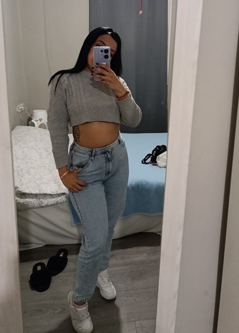 640895615|EMILY|Escort