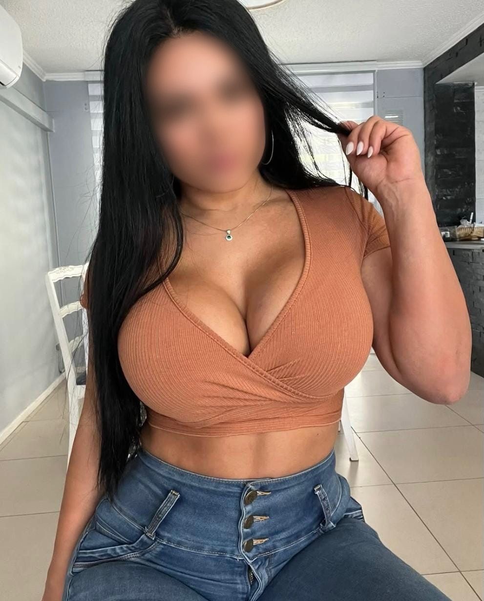 623926857|NARA|Chica