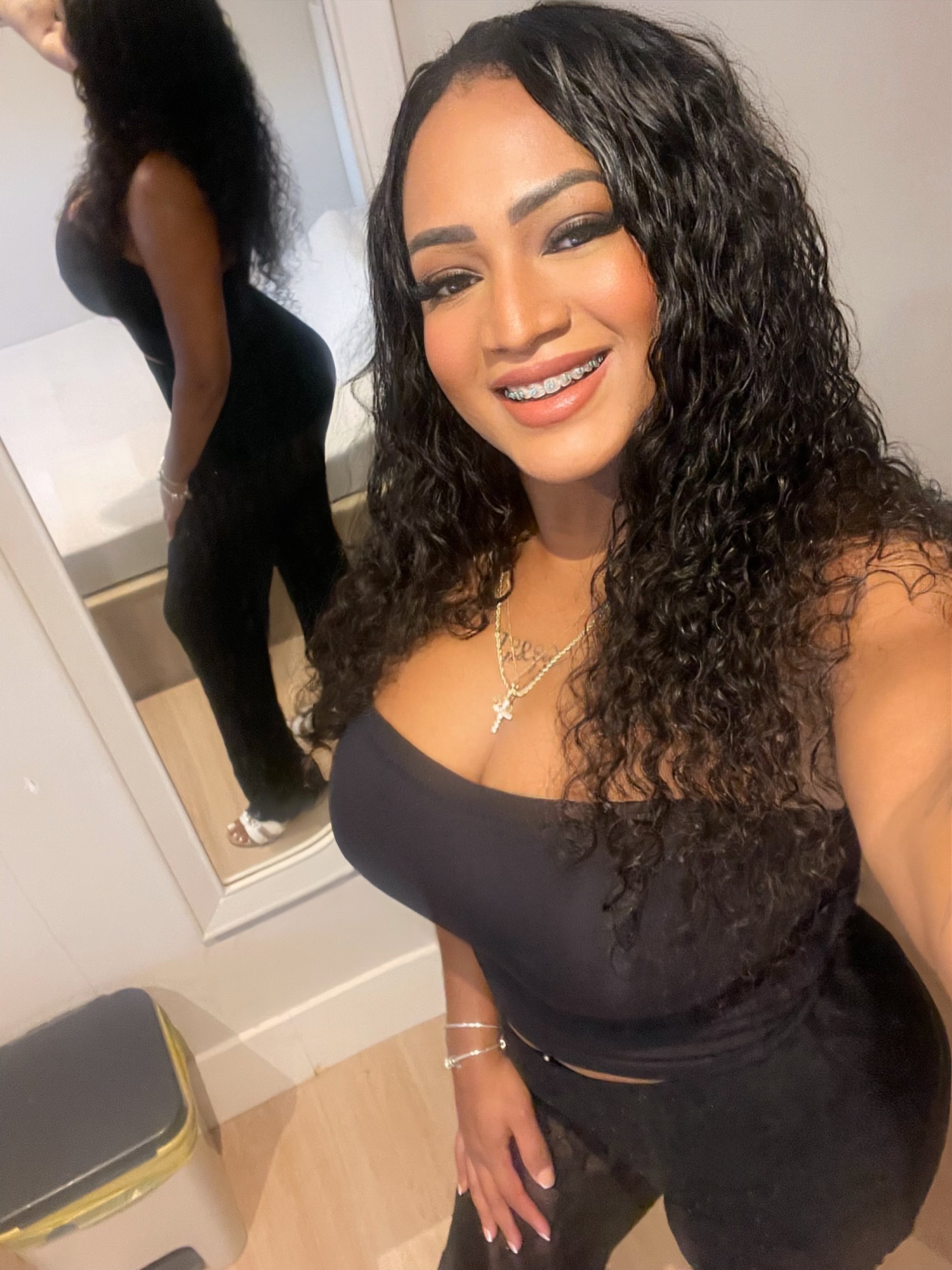 614857536 | HELLEN | Chica