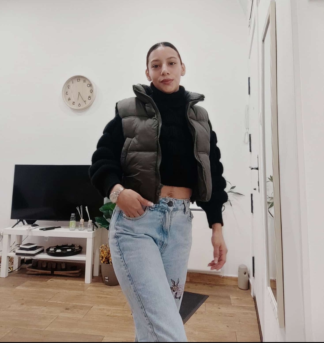 642641450 | LAURA | Chica