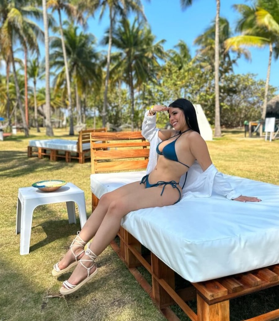 636420480 | ANGIE | Escort