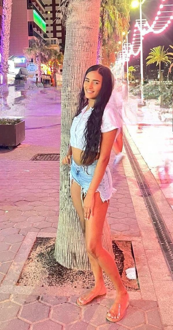 611287457 | CLOE | Chica