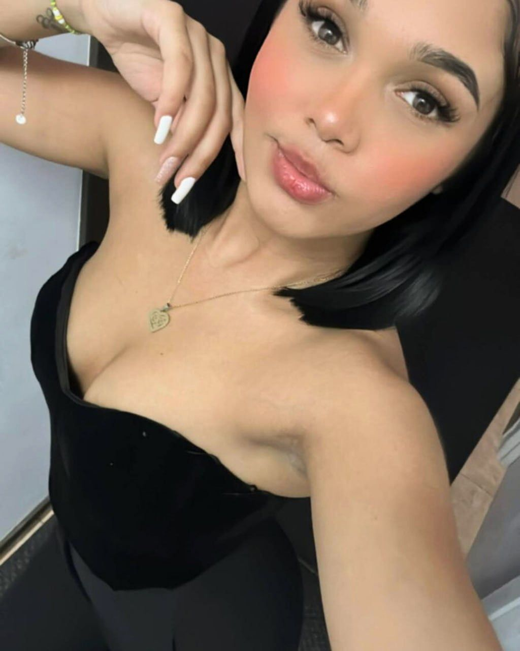 611296945 | BARBARA | Chica
