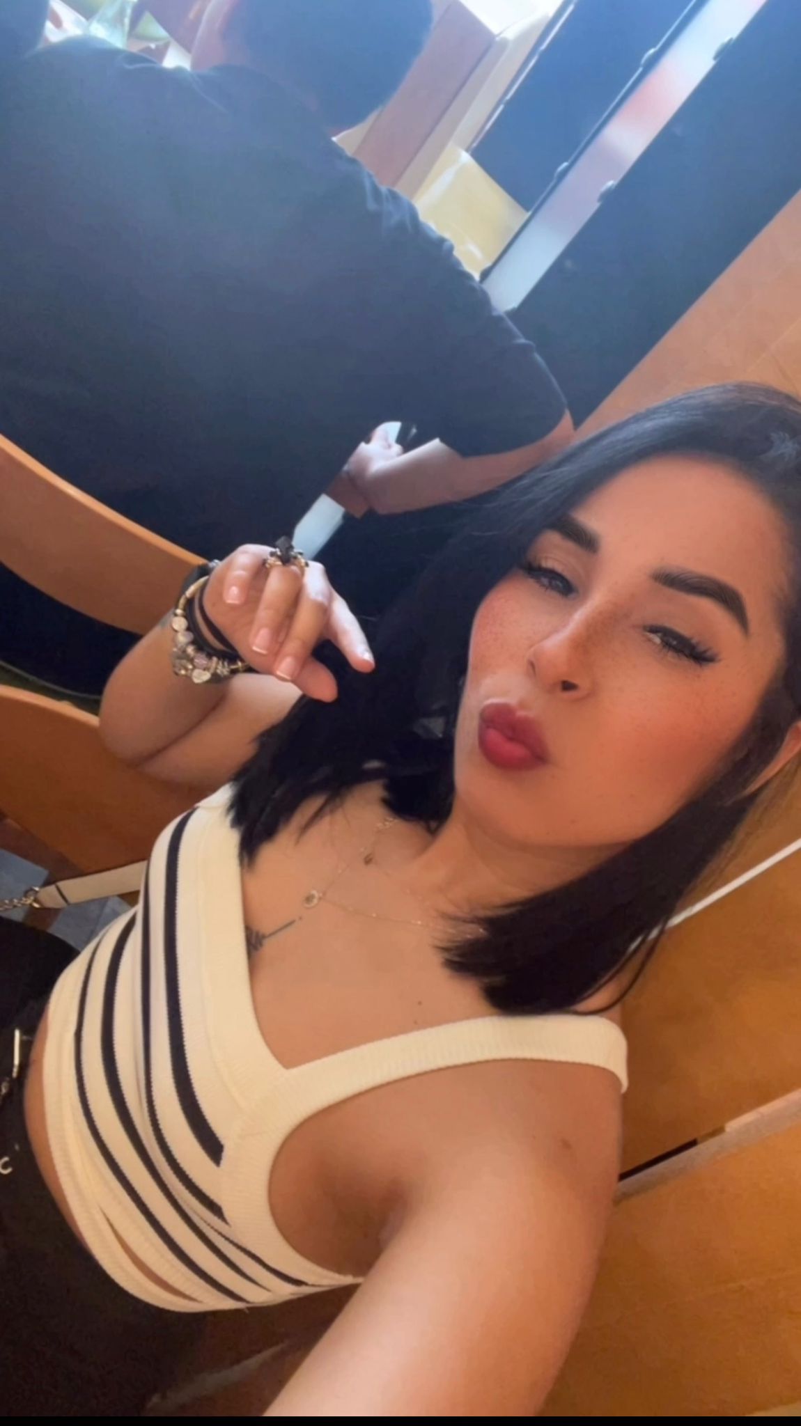 604240778 | SHEILA | Chica