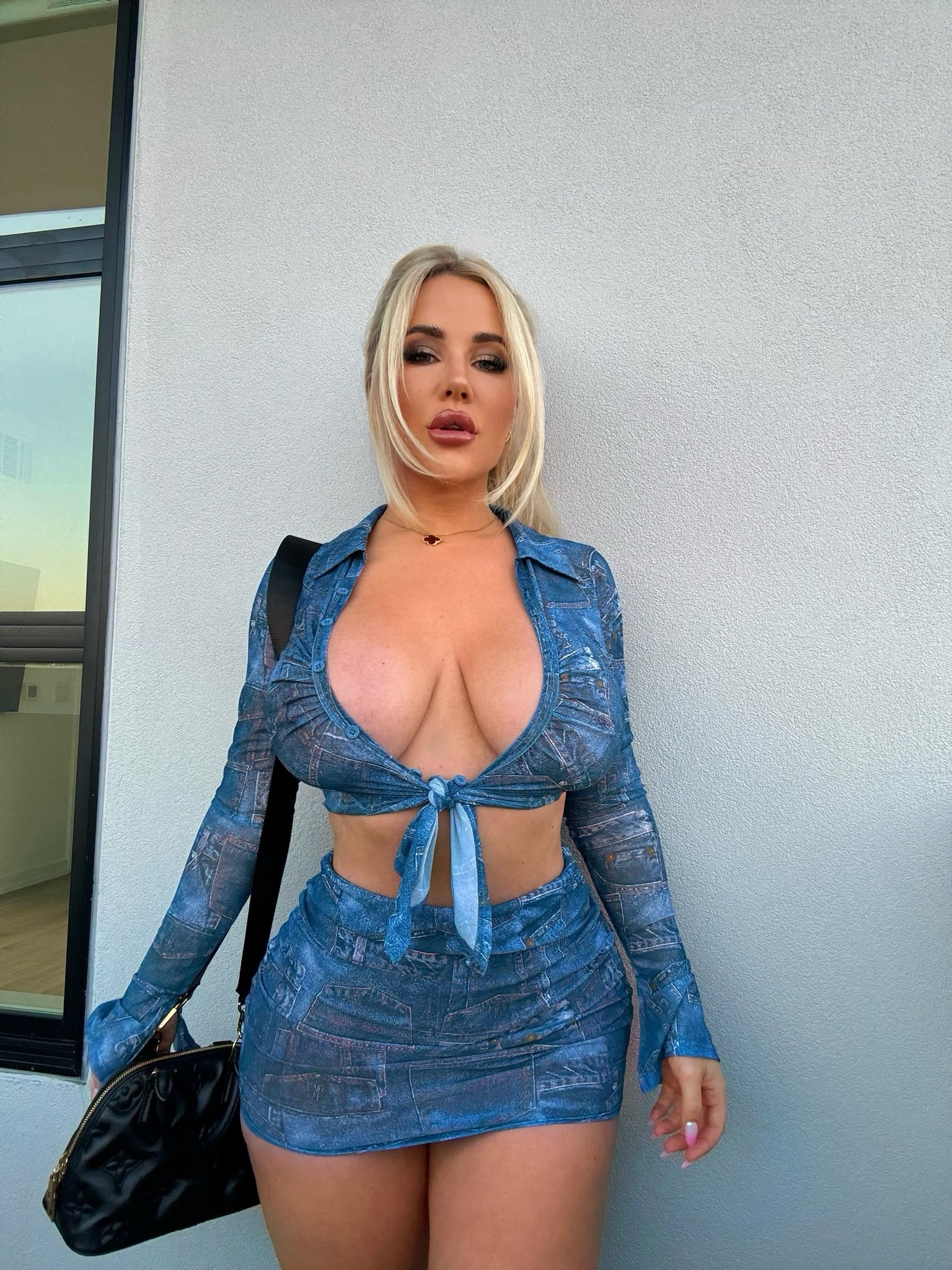 608821530 | LENA | Chica