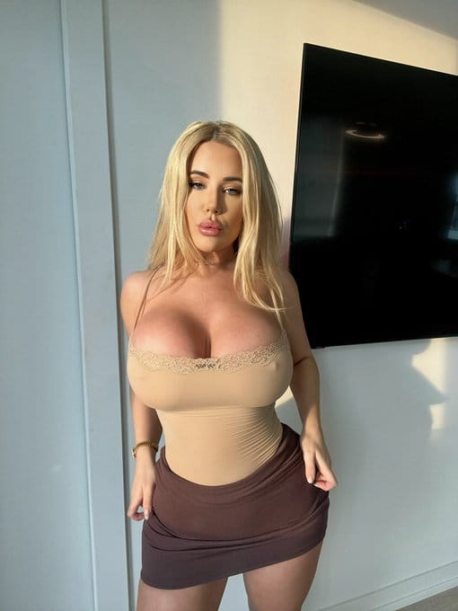 608821530 | LENA | Chica