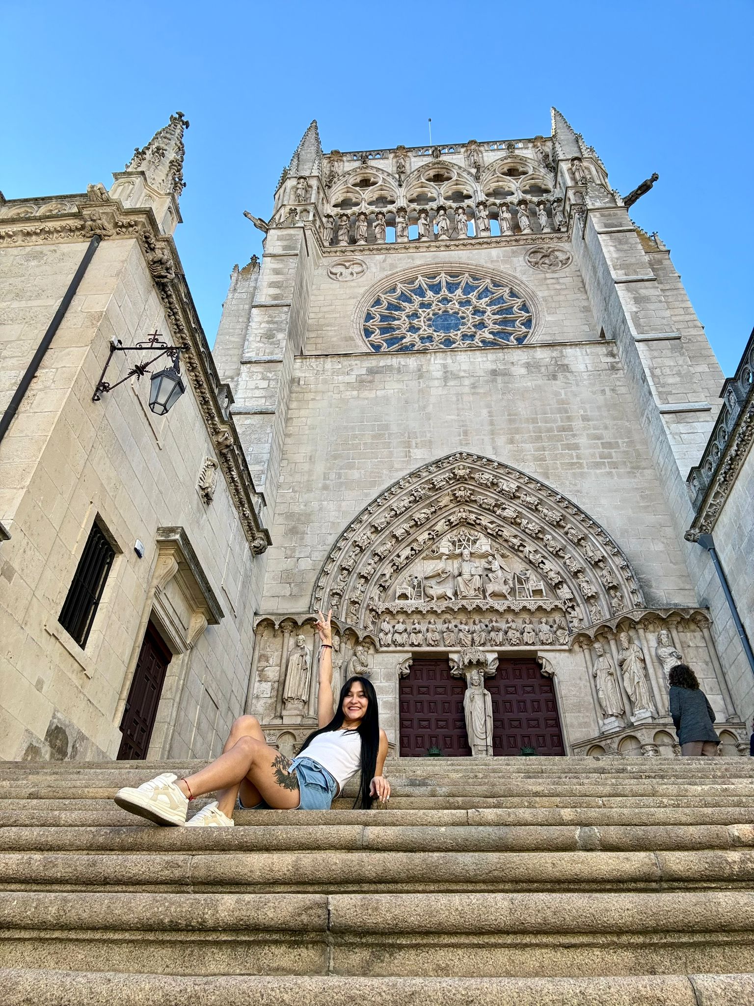 613943818 | SARAY | Chica