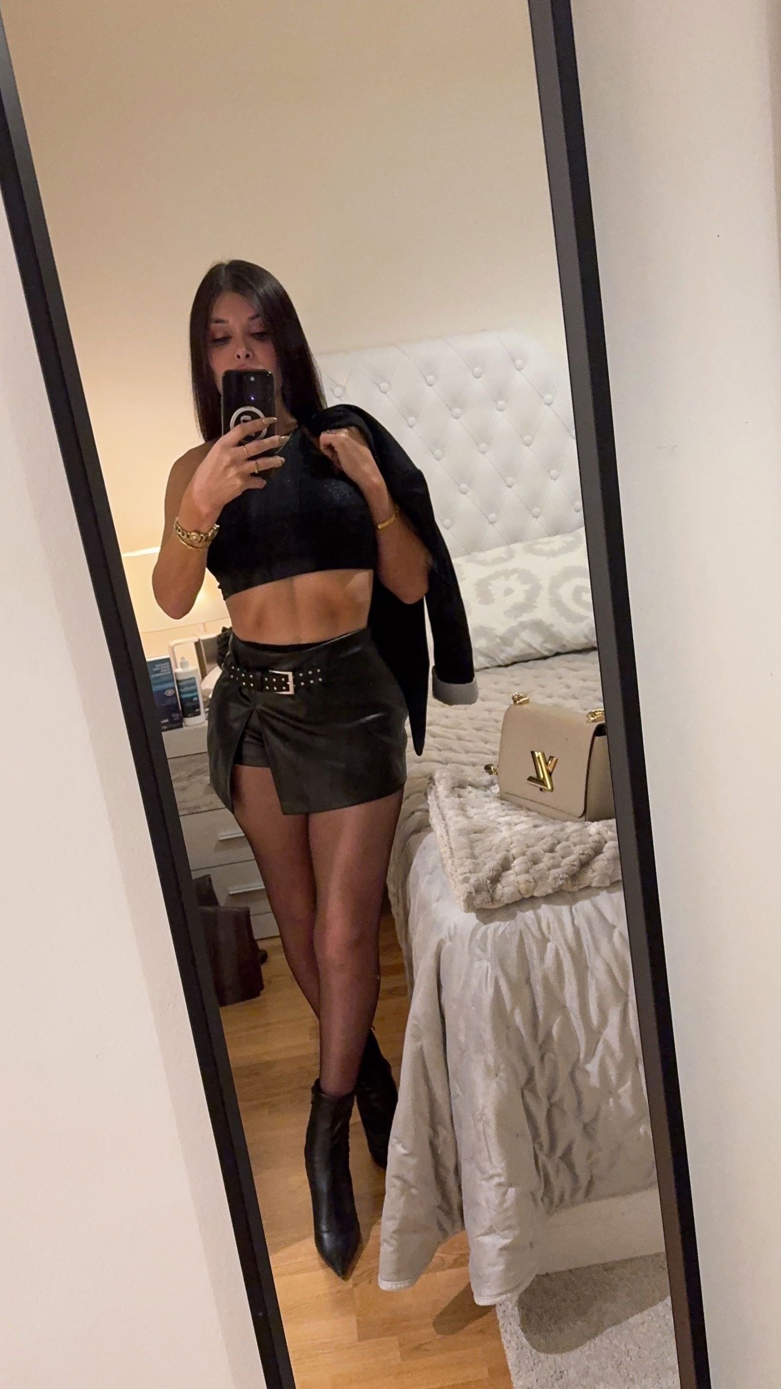 600018497 | SOFI | Chica