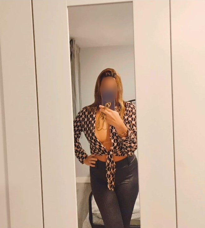 692825930 | BIA | Chica