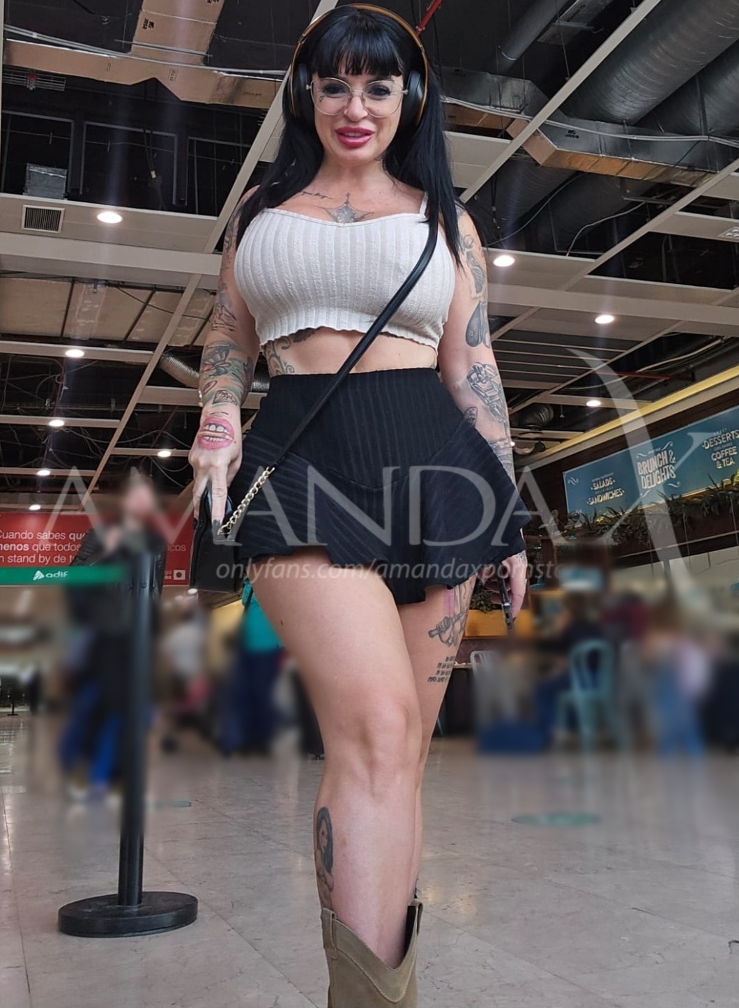 636417220 | AMANDAX | Chica