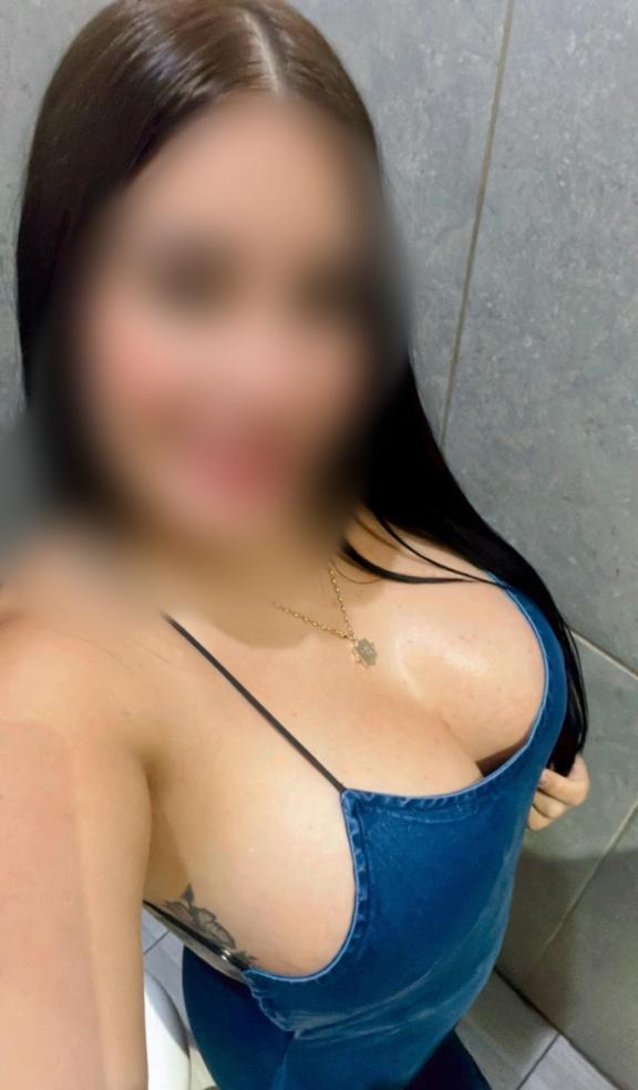 664312120 | EVELYN | Chica