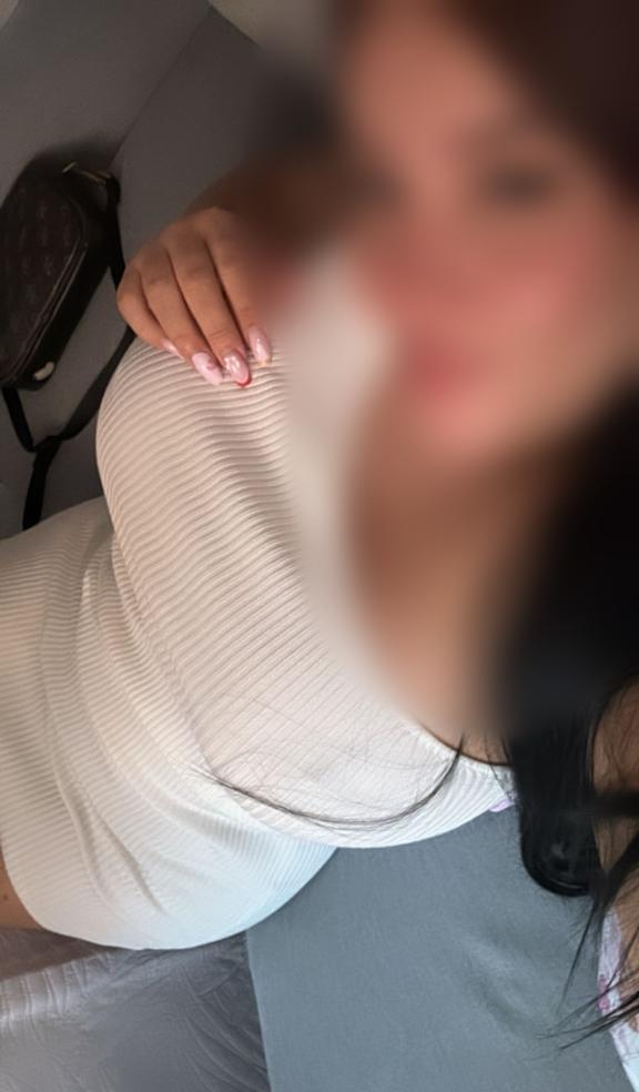 664312120 | EVELYN | Chica
