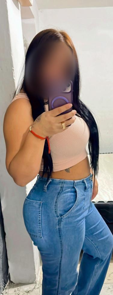 664312120 | EVELYN | Chica