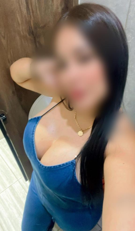 664312120 | EVELYN | Chica