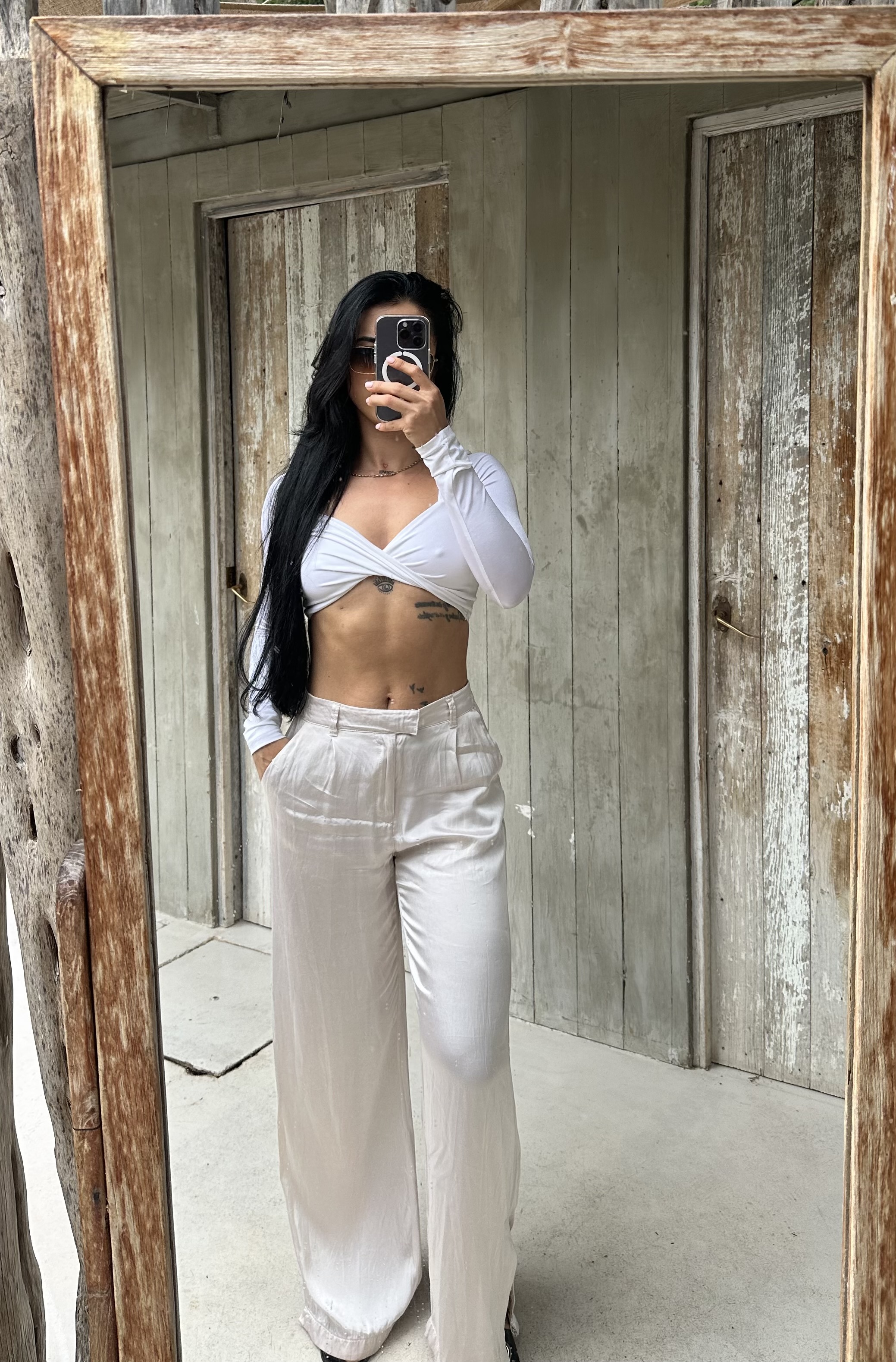 643340456 | BELLA | Chica