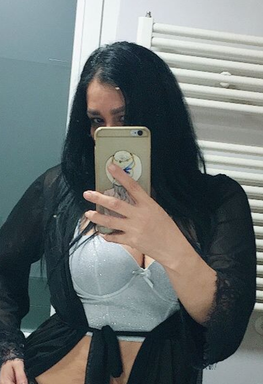 698375652 | ISABELA | Chica