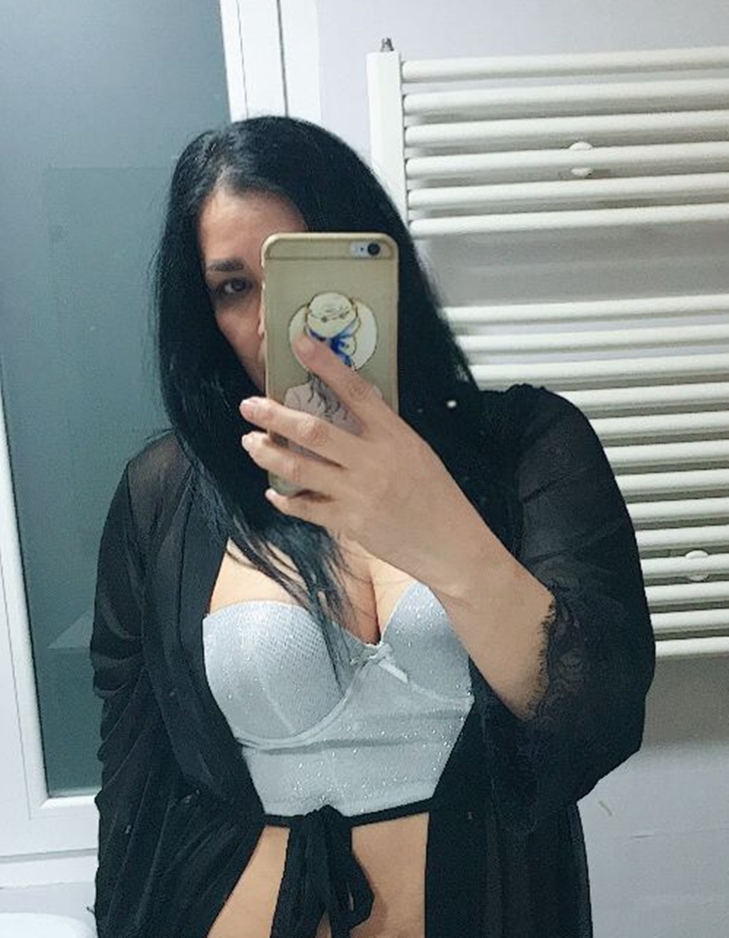 698375652 | ISABELA | Chica