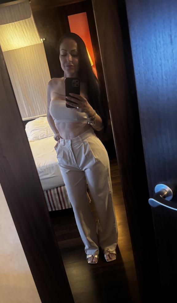 602691568 | DELIA | Escort