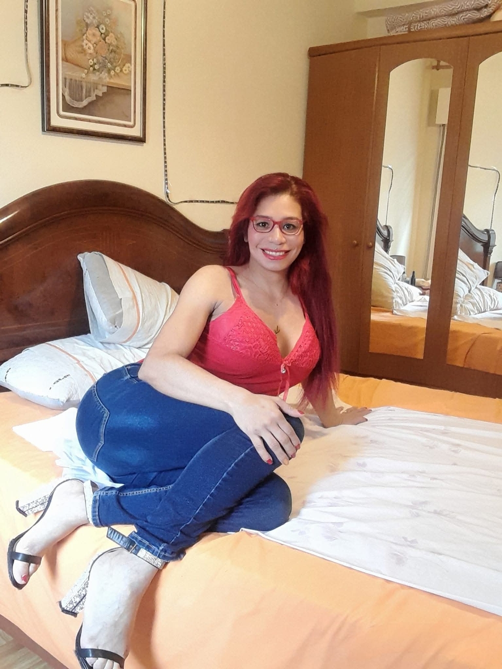 610945180 | EVELIN | Transexual