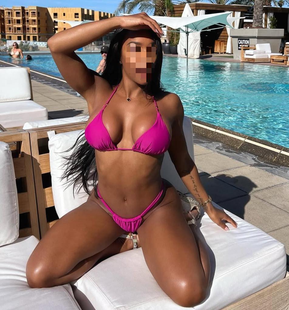 610173828 | CORAL | Chica