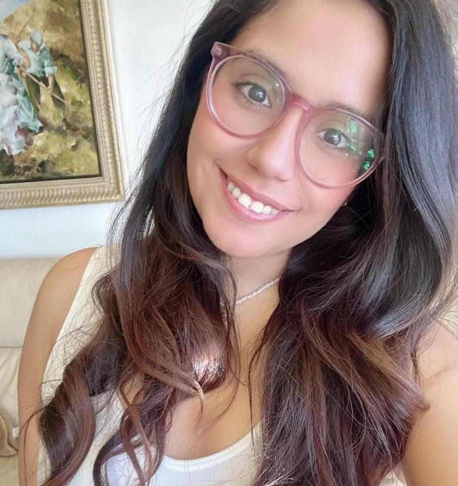 697734316 | TING | Chica