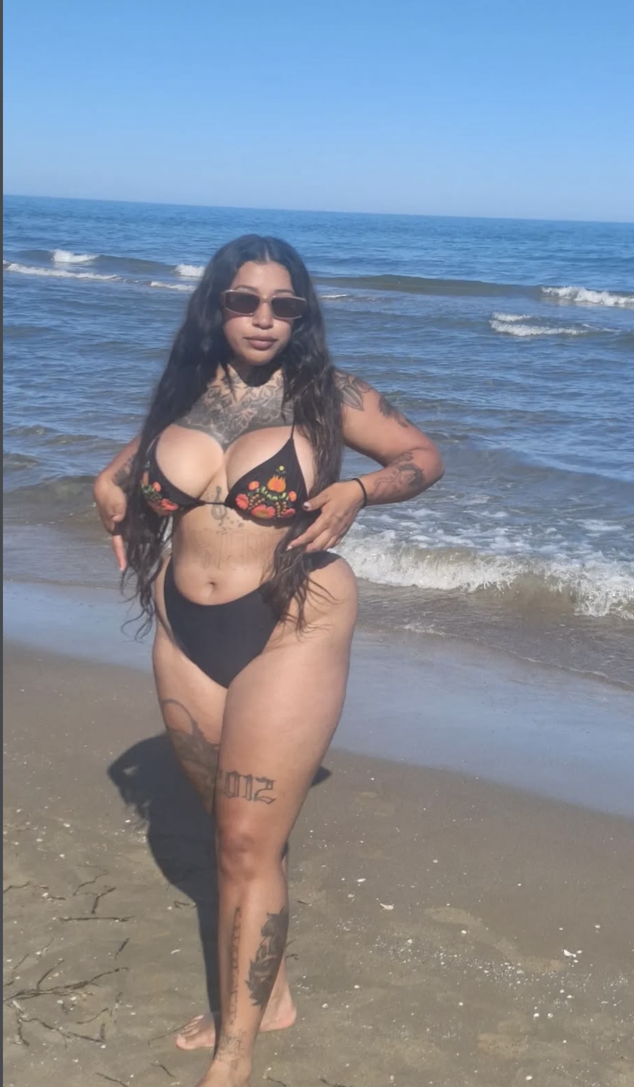 745076356 | DESIRE | Chica