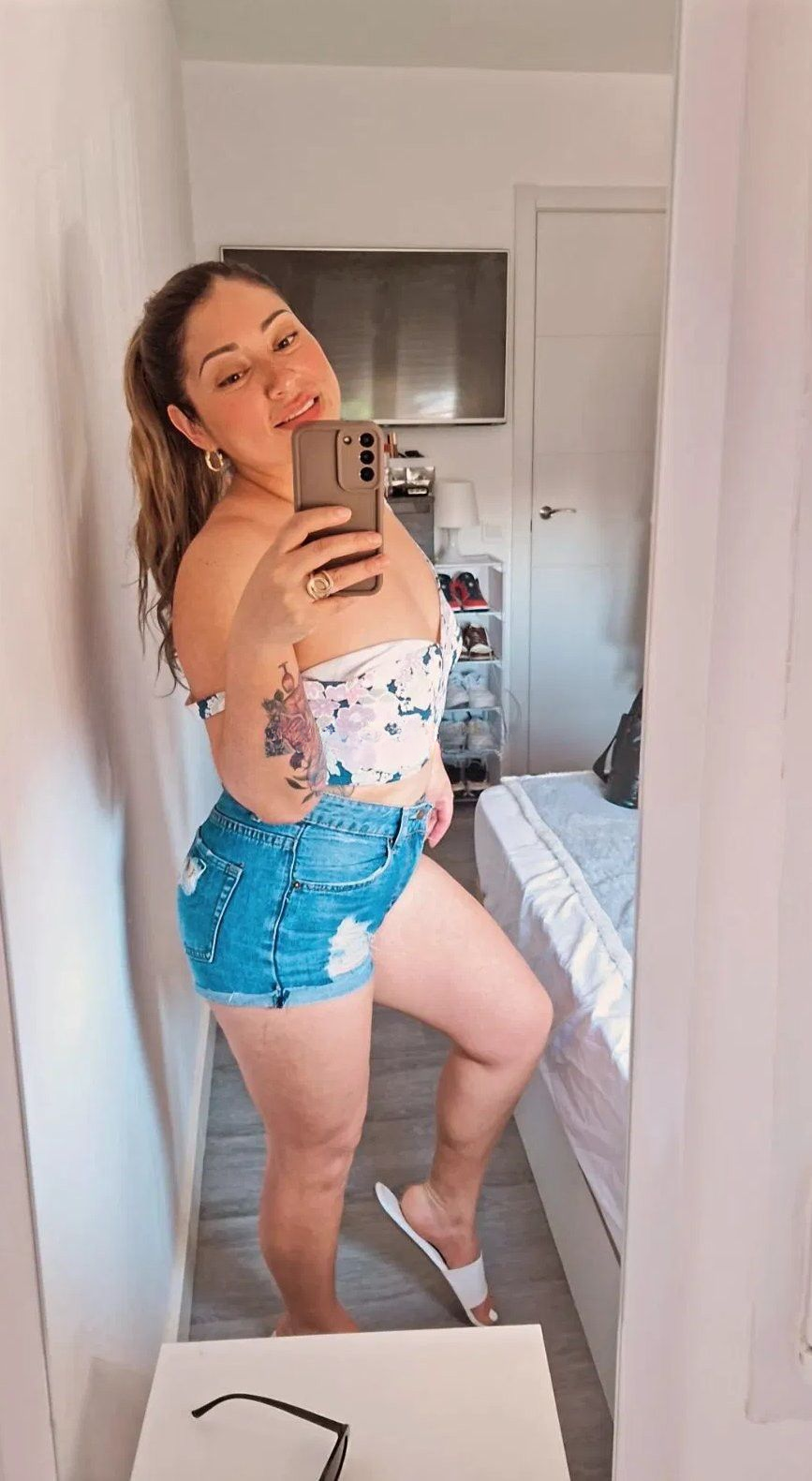 607588239 | DANIELA | Chica