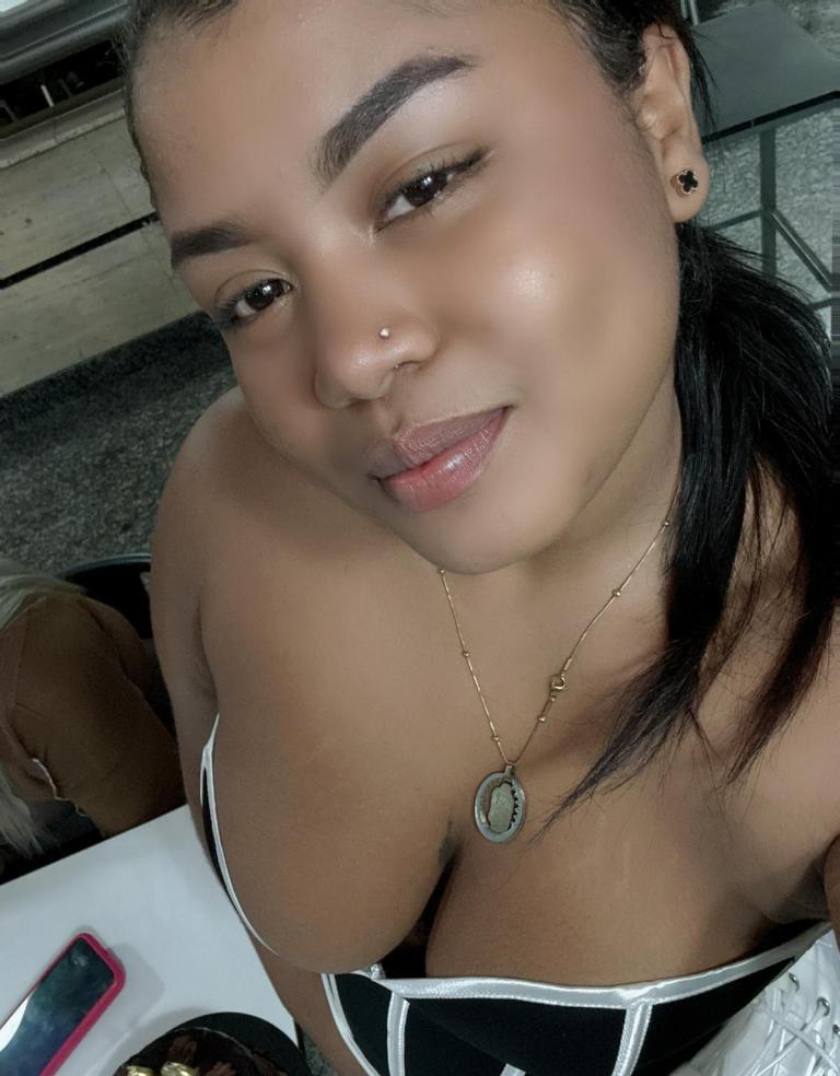 643363917 | LARA | Chica