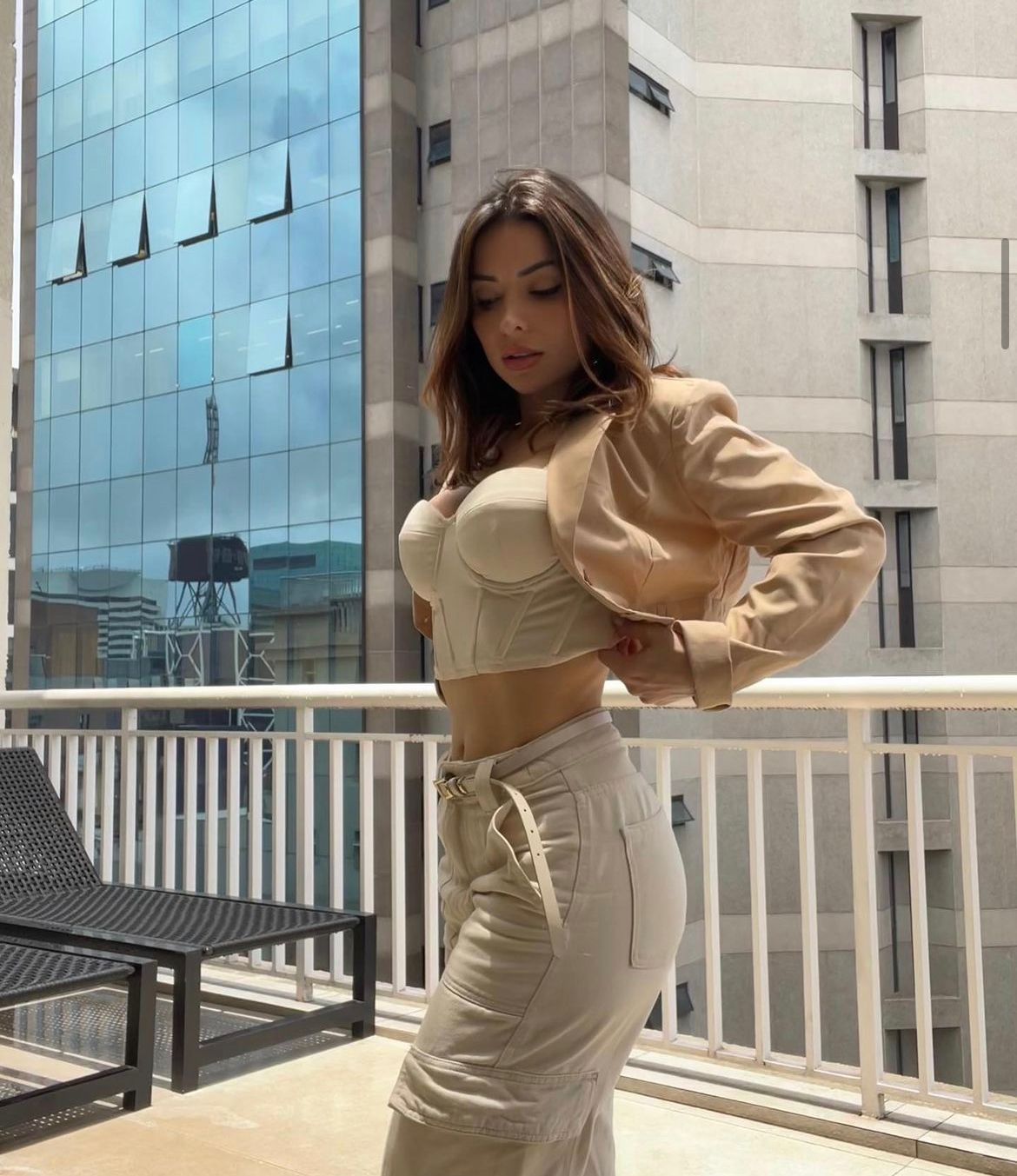 742051728 | LAURA | Chica