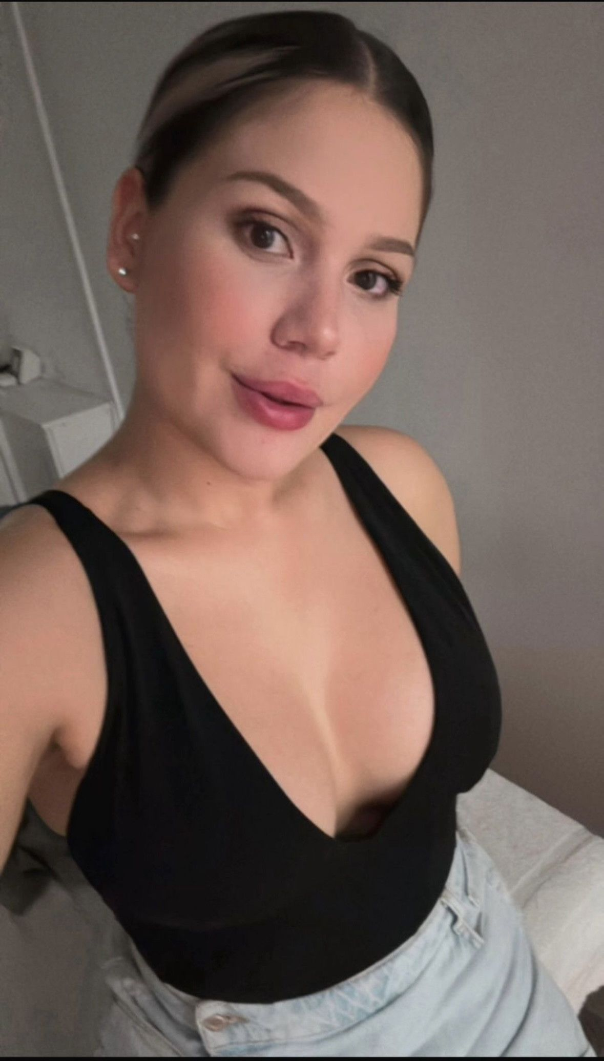 665092869 | SARA | Chica