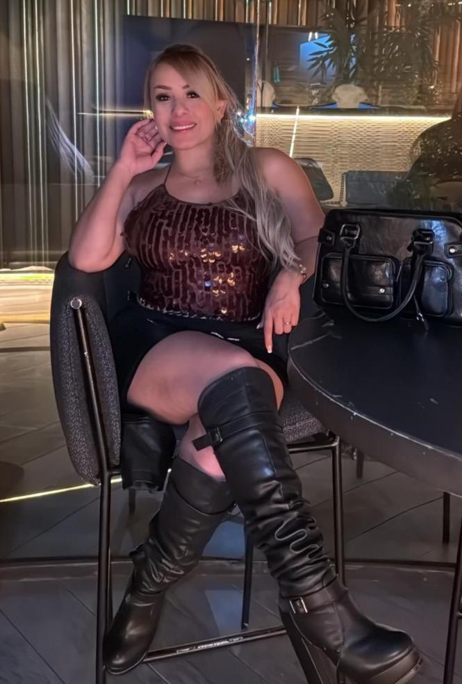 643259600 | LAURA | Chica