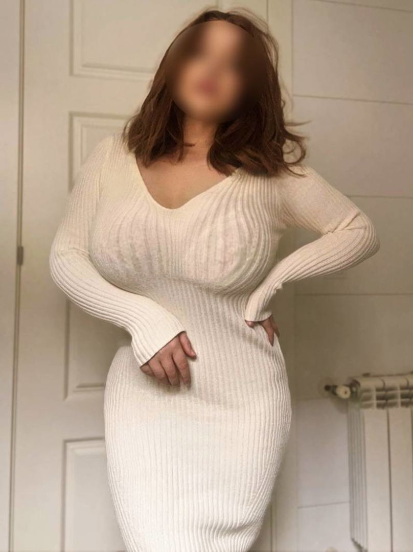 644730088 | VIKA | Chica