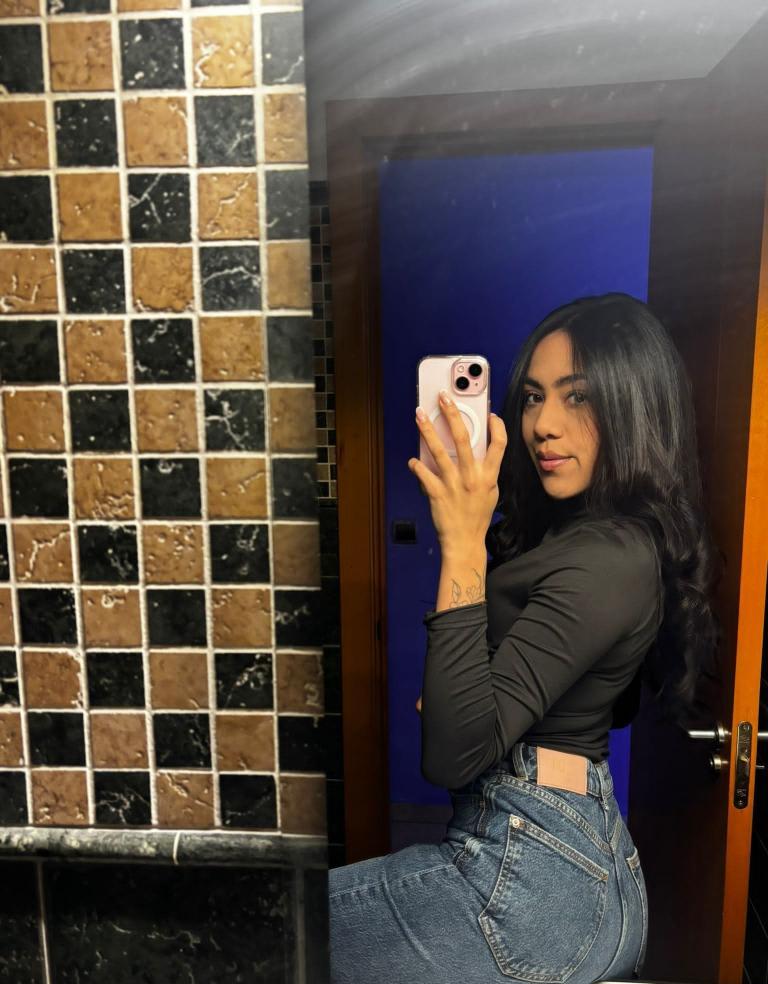 602867930 | DANIELA | Chica