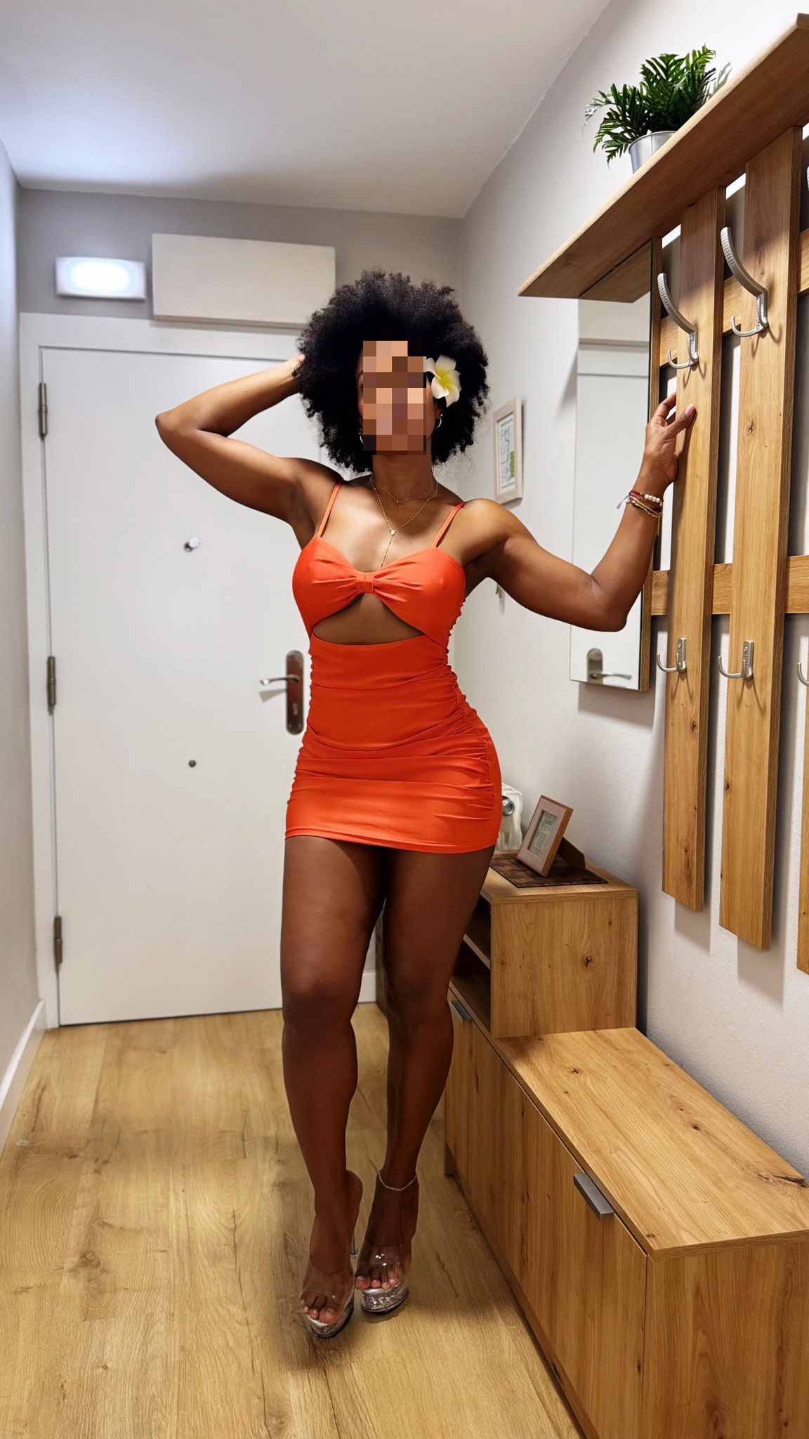 615687097 | EVANS | Chica