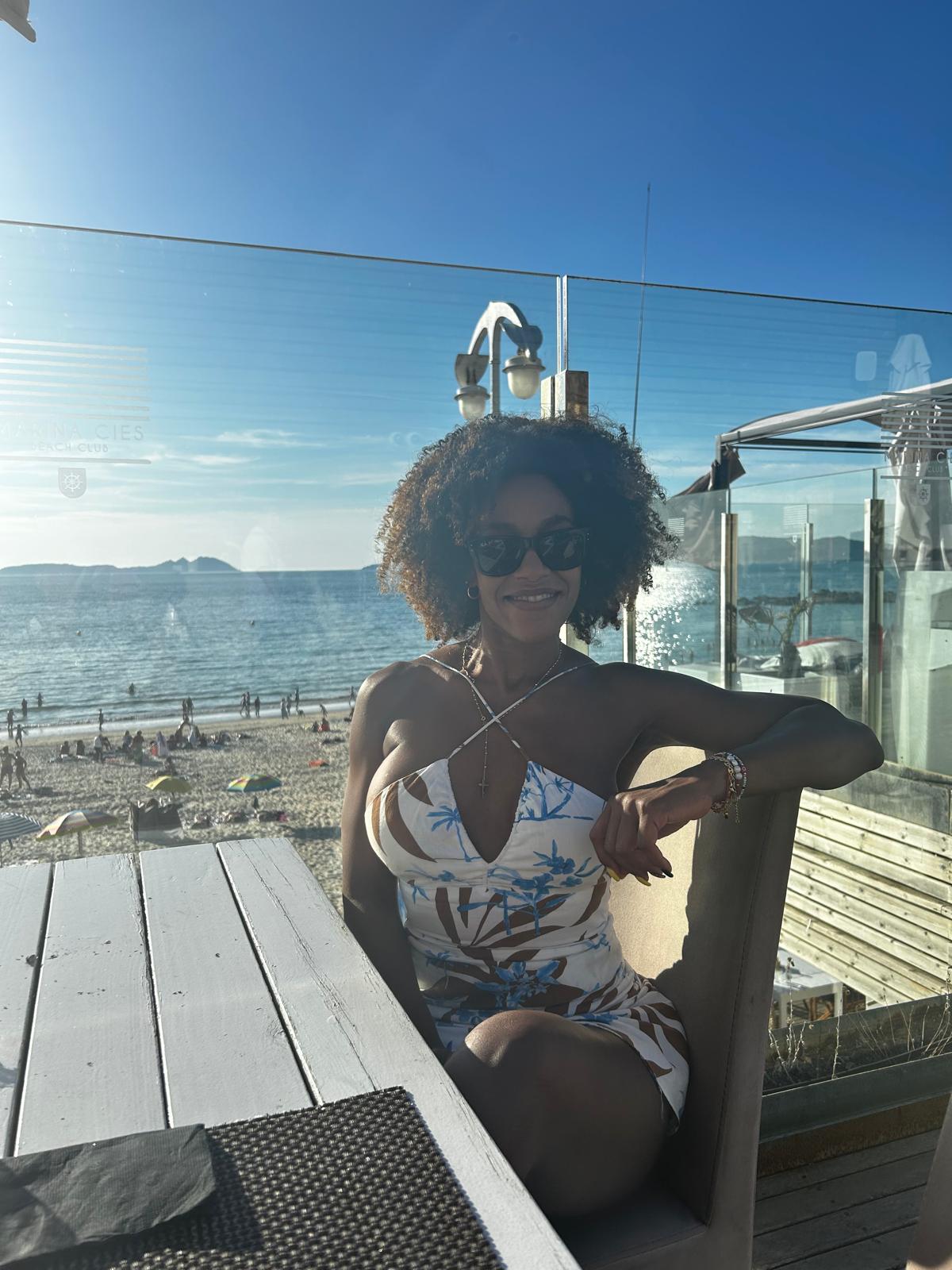 615687097 | EVANS | Chica