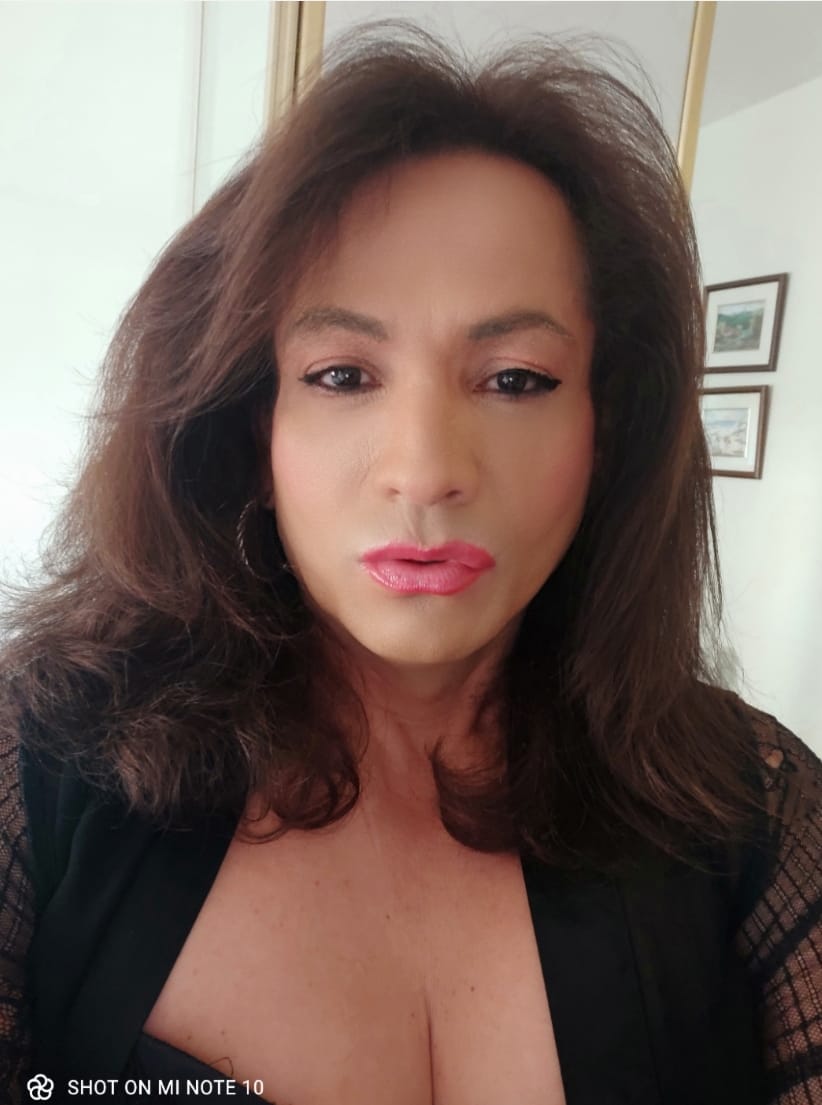 691557765 | SOFIA | Transexual
