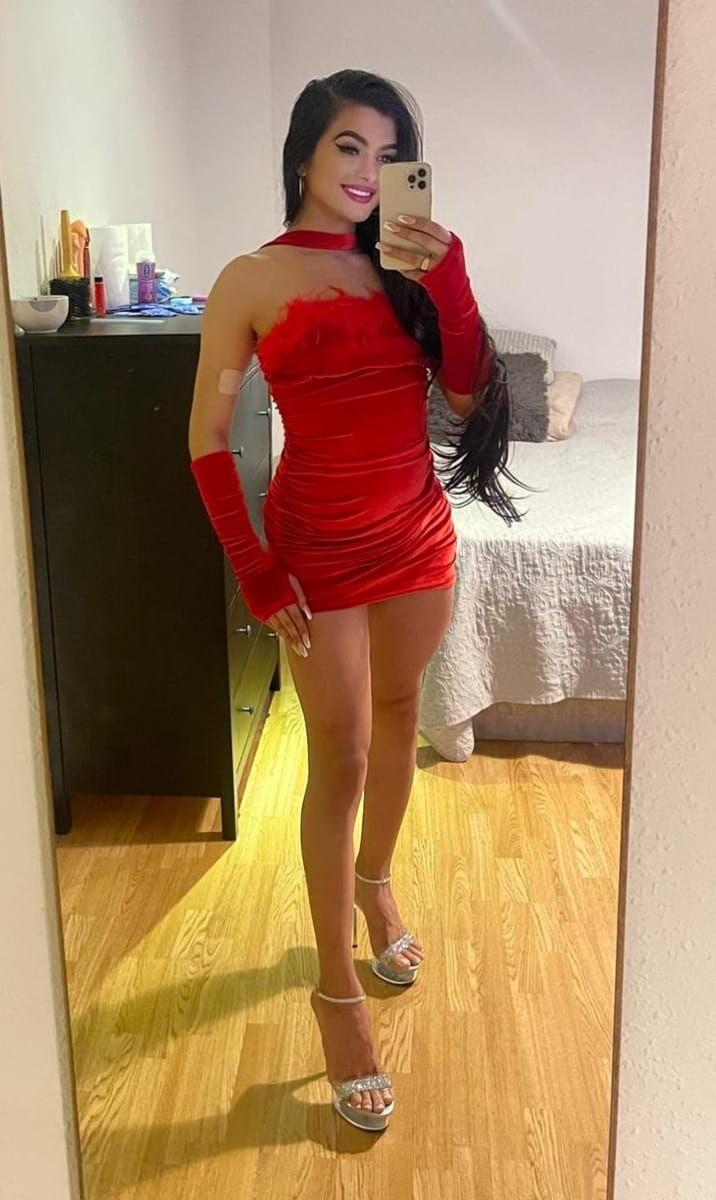 634376443 | SARA | Transexual