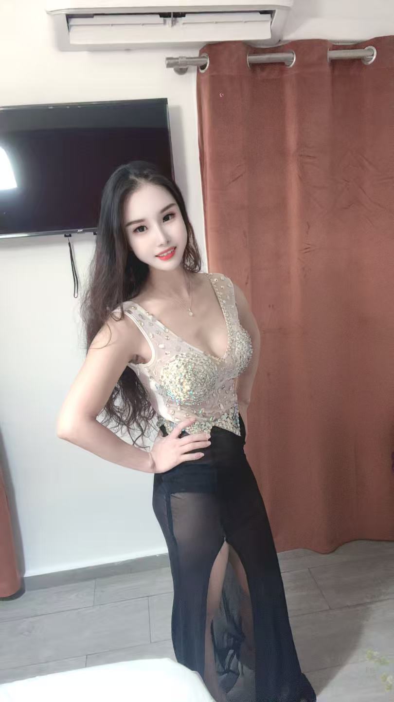 688033596 | MUMUZI | Chica