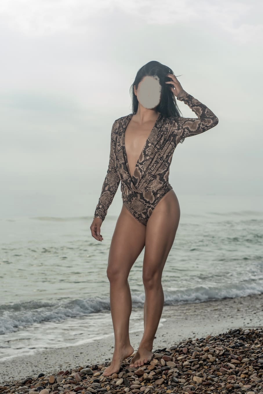 603909912 | CLEO | Chica
