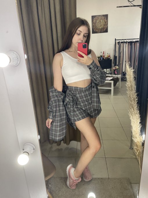 646376833 | EMMA | Chica