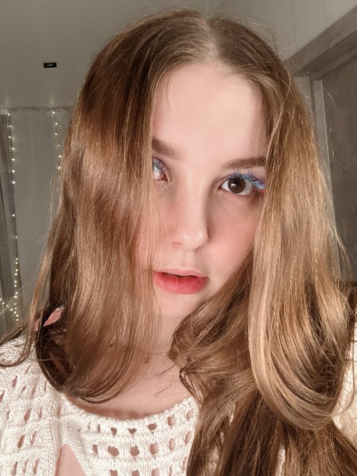 646376833 | EMMA | Chica