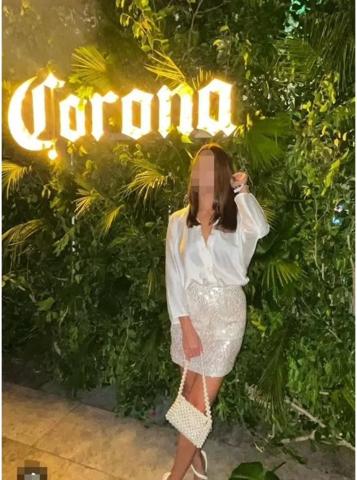 687043785 | ZOFIA | Chica