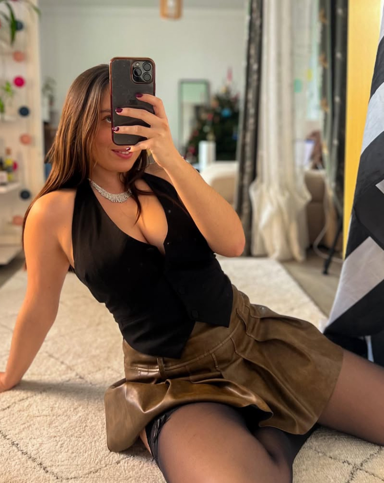 722734298 | JULIA BERAULT | Chica