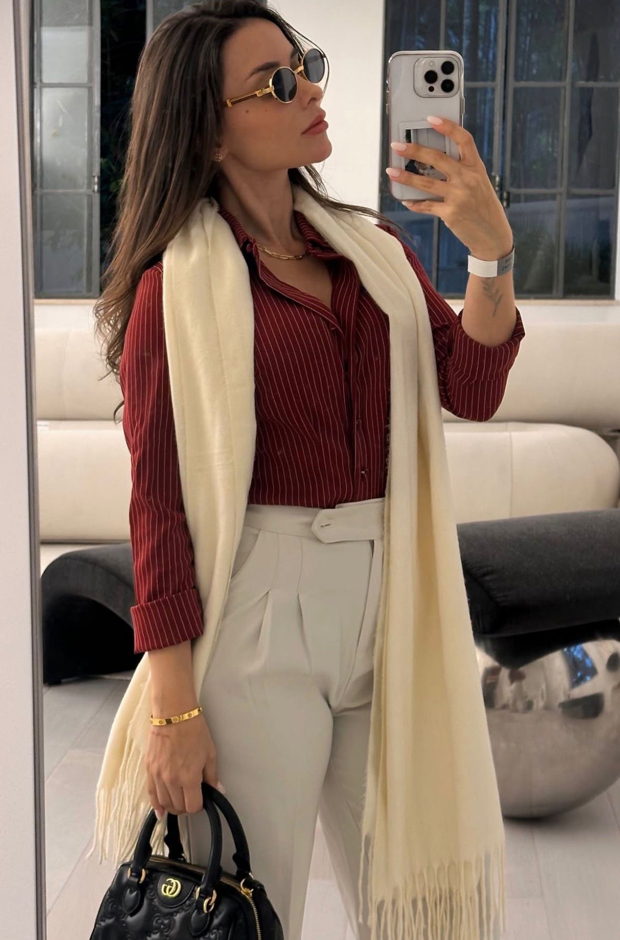 742051728 | LAURA | Chica