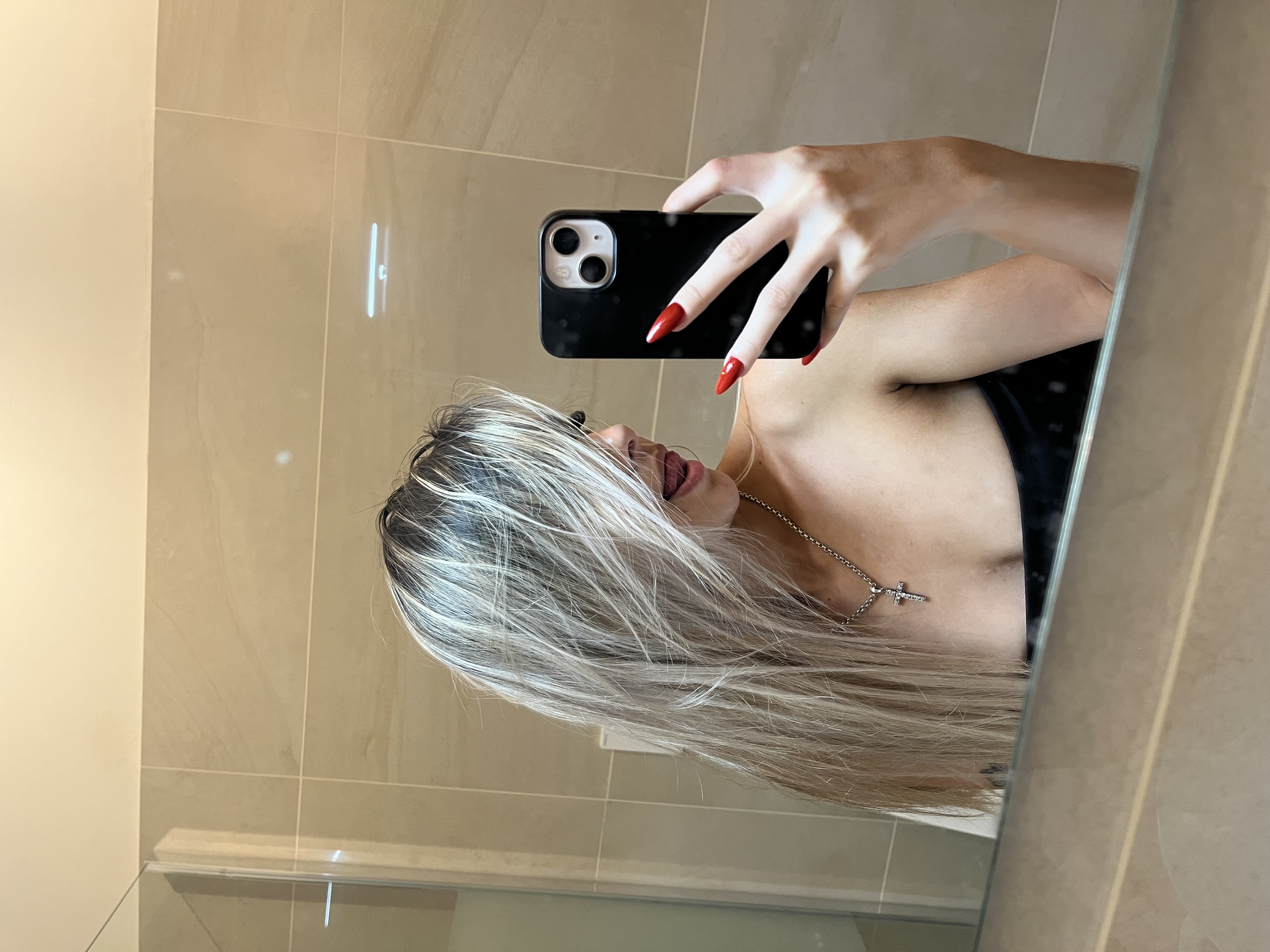 664118024 | MíA | Chica