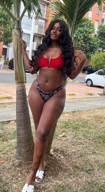 672880436 | BELLA | Chica