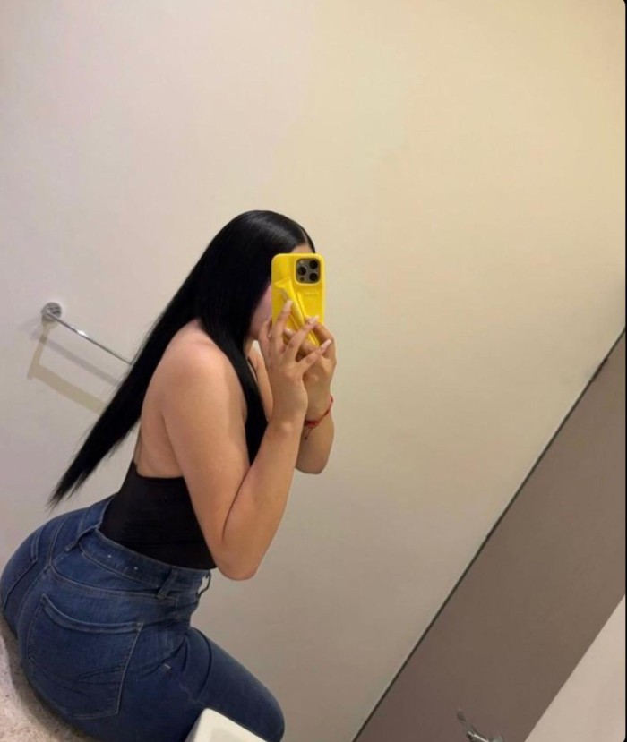 615992823 | EMILY | Chica