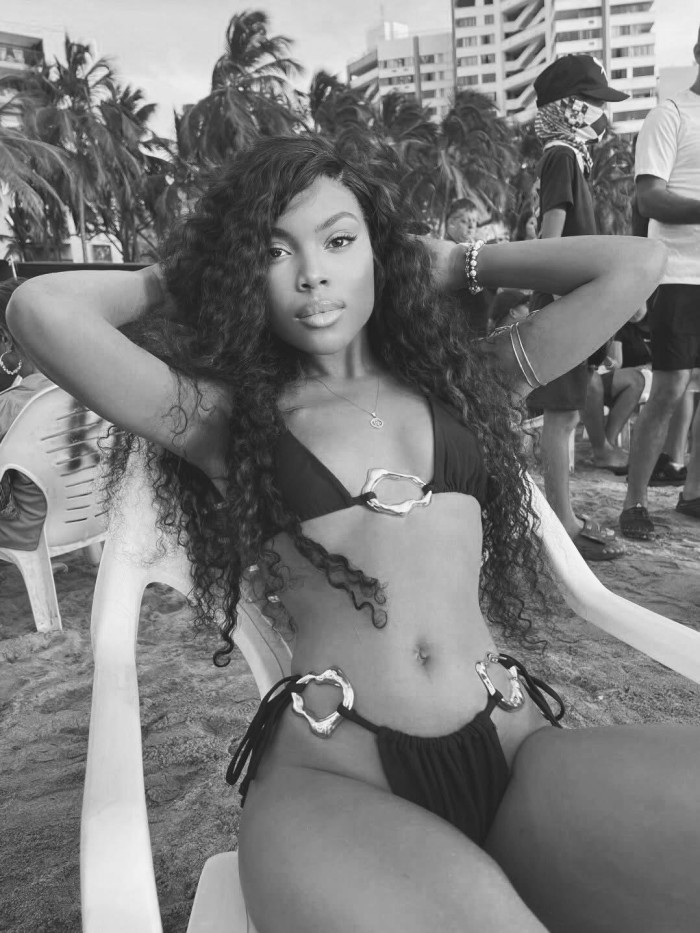 613459095 | BRITTANY | Chica