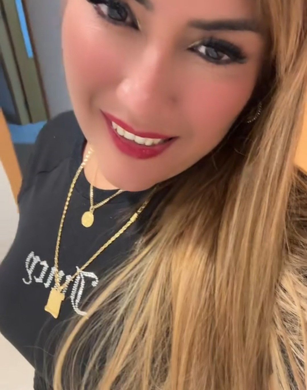 637055862 | YESSICA | Chica