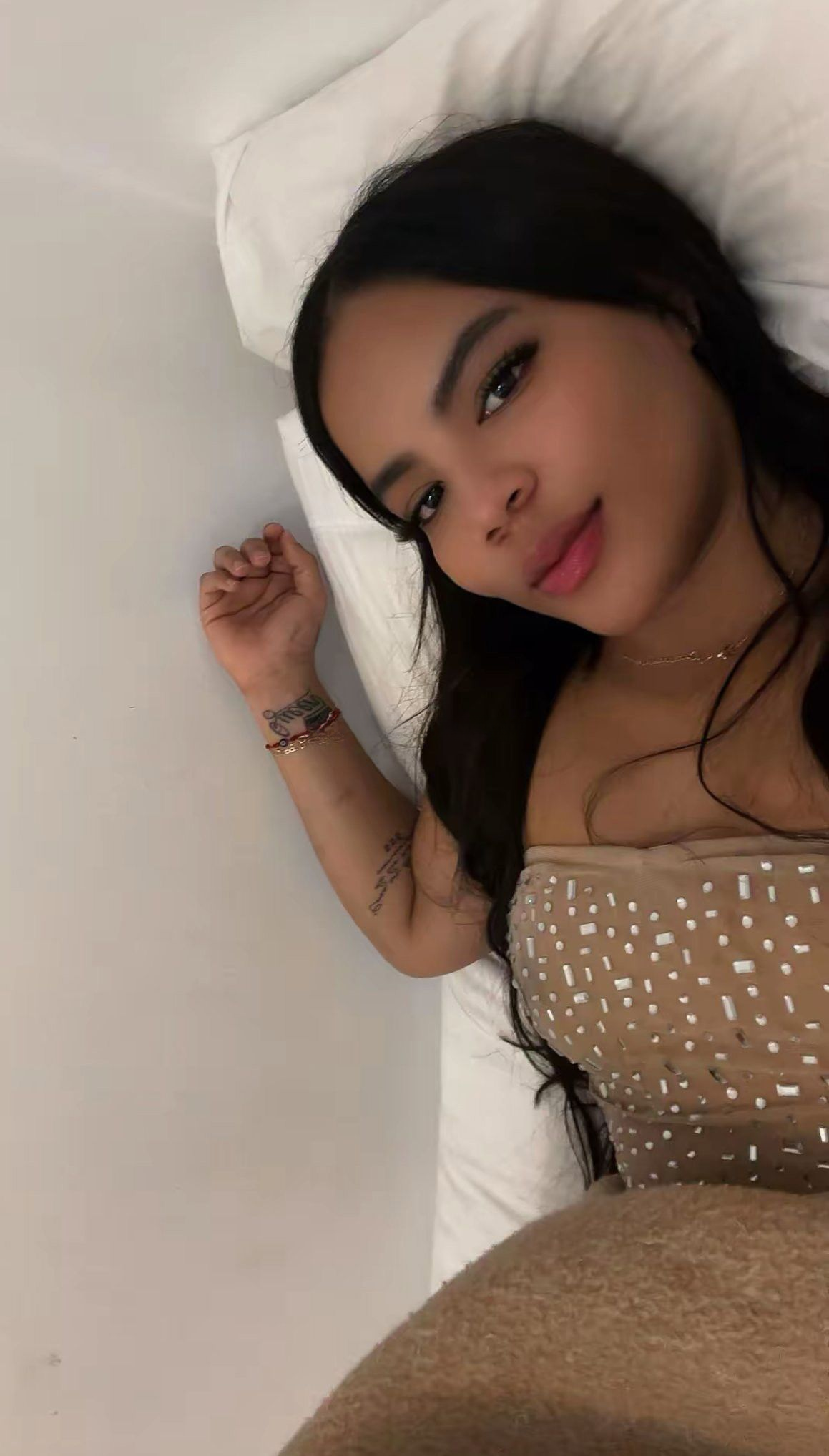 614335195 | VICTORIA | Chica